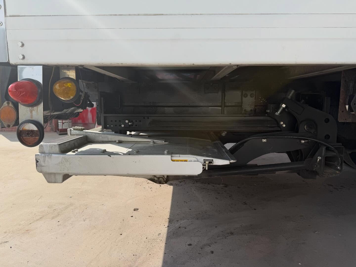 4t冷凍車格納PG取り付け完了！